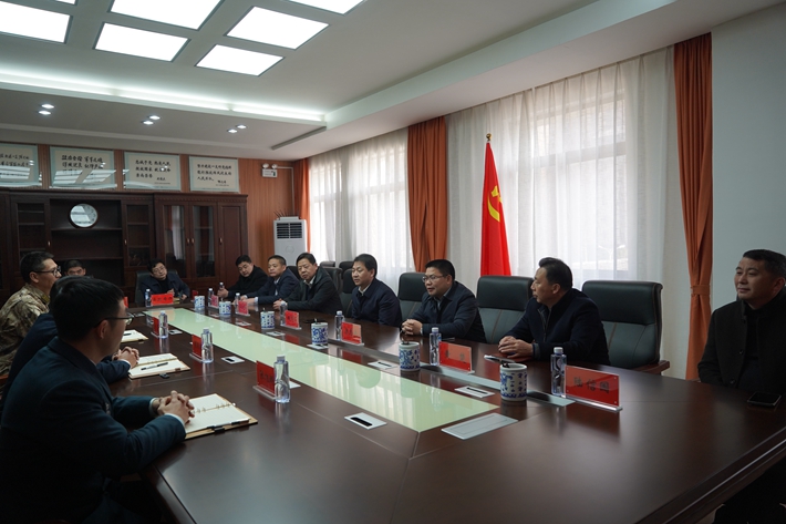 楊秀頎率隊(duì)走訪慰問縣人武部官兵
